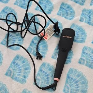 Amika Thermal Straightening Brush